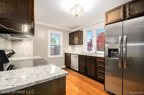 1114 Whitcomb Avenue, Royal Oak, MI 48073