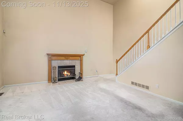 24403 Elmhurst AVE, Farmington Hills, MI 48336