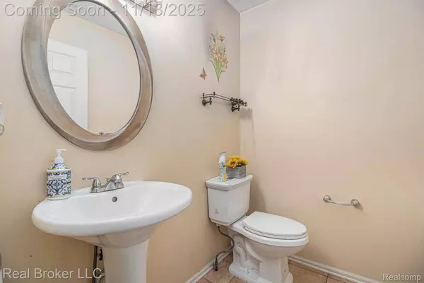 24403 Elmhurst AVE, Farmington Hills, MI 48336