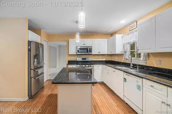 24403 Elmhurst AVE, Farmington Hills, MI 48336