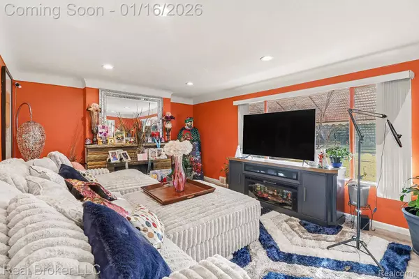 19115 Old Homestead DR, Harper Woods, MI 48225