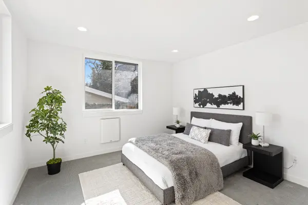 3206 Franklin Ave E, Seattle, WA 98102-3856