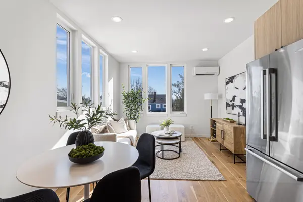 3206 Franklin Ave E, Seattle, WA 98102-3856