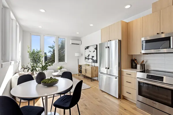 3206 Franklin Ave E, Seattle, WA 98102-3856