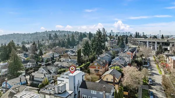 3206 Franklin Ave E, Seattle, WA 98102-3856