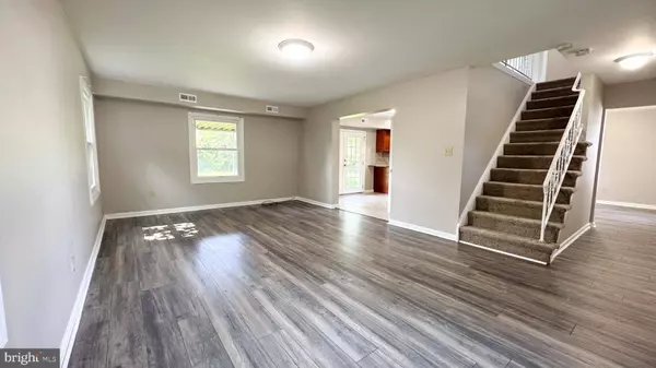 16 PERENNIAL LN, Willingboro, NJ 08046