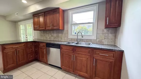 16 PERENNIAL LN, Willingboro, NJ 08046