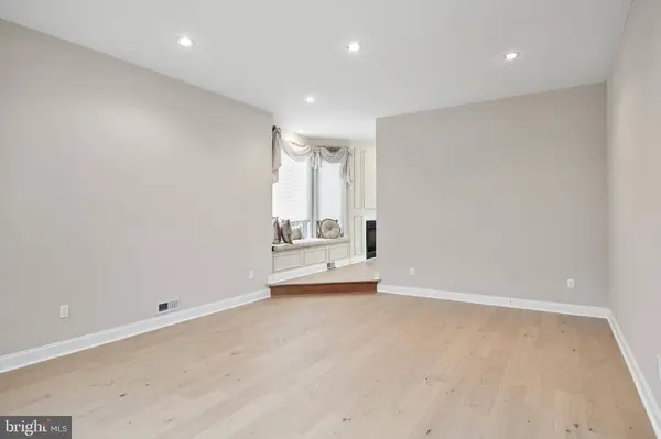 2 SHINGLE OAK DR, Voorhees, NJ 08043