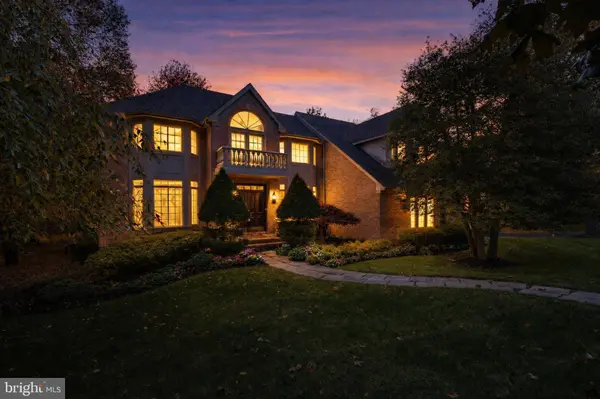 2 SHINGLE OAK DR, Voorhees, NJ 08043