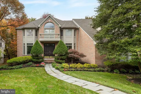 2 SHINGLE OAK DR, Voorhees, NJ 08043