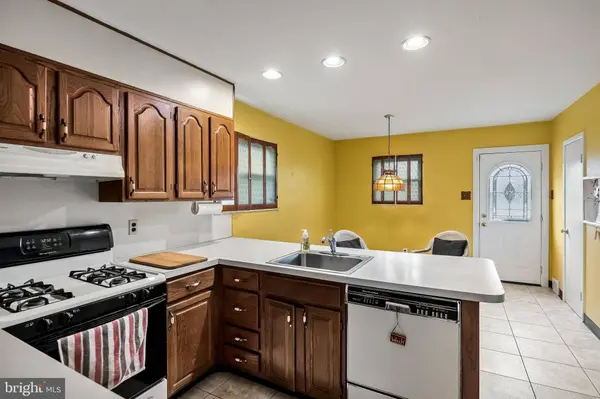 820 JAMESTOWN RD, Blackwood, NJ 08012