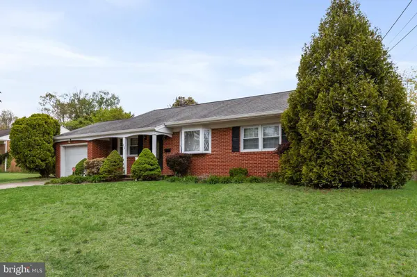 820 JAMESTOWN RD, Blackwood, NJ 08012