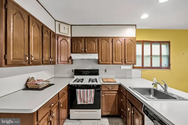 820 JAMESTOWN RD, Blackwood, NJ 08012