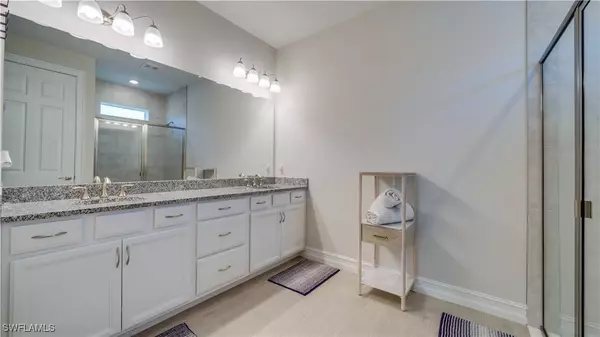 879 Stonewater Lake TER, Cape Coral, FL 33993