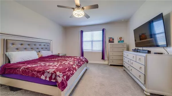 879 Stonewater Lake TER, Cape Coral, FL 33993