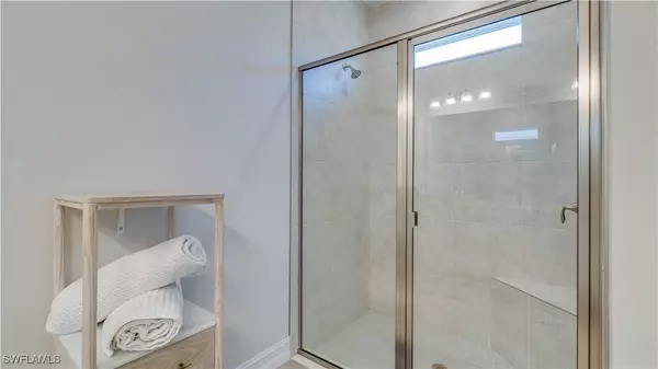 879 Stonewater Lake TER, Cape Coral, FL 33993