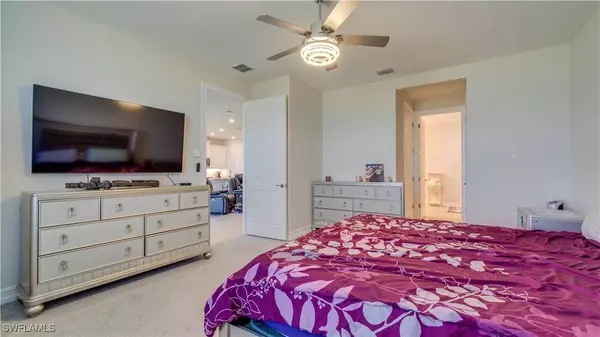 879 Stonewater Lake TER, Cape Coral, FL 33993