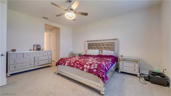 879 Stonewater Lake TER, Cape Coral, FL 33993