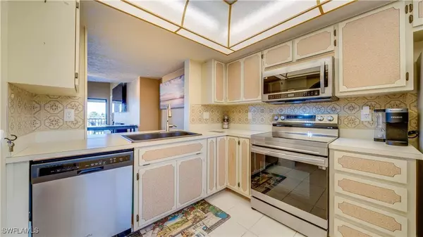 3714 SE 12th AVE #201, Cape Coral, FL 33904