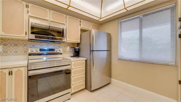 3714 SE 12th AVE #201, Cape Coral, FL 33904