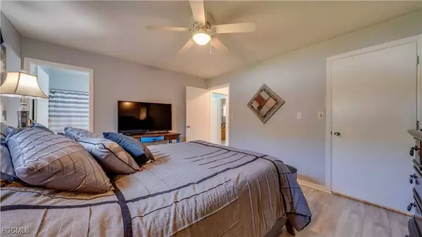 729 105th AVE N, Naples, FL 34108