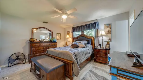 729 105th AVE N, Naples, FL 34108