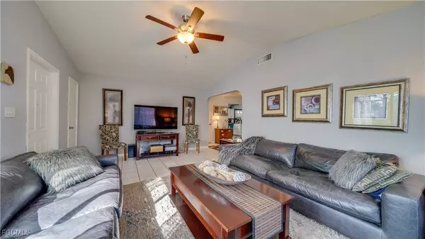 729 105th AVE N, Naples, FL 34108