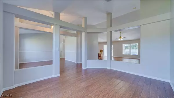 2548 Gleason Pkwy, Cape Coral, FL 33914