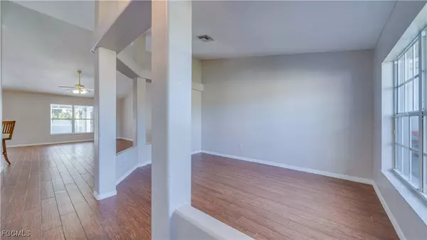 2548 Gleason Pkwy, Cape Coral, FL 33914