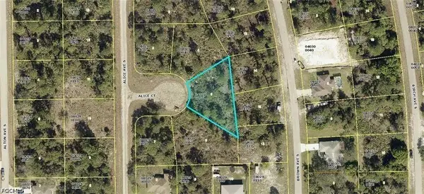 927 Alice CT, Lehigh Acres, FL 33974