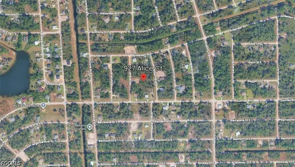 927 Alice CT, Lehigh Acres, FL 33974