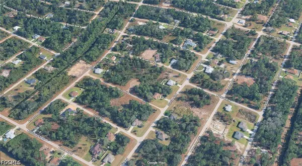 927 Alice CT, Lehigh Acres, FL 33974