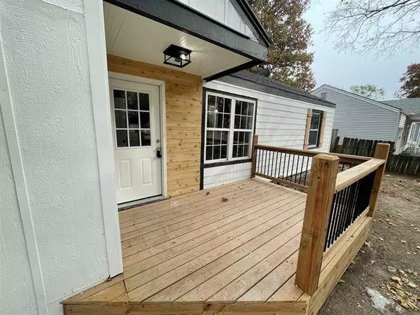 2050 S Grove St, Wichita, KS 67211