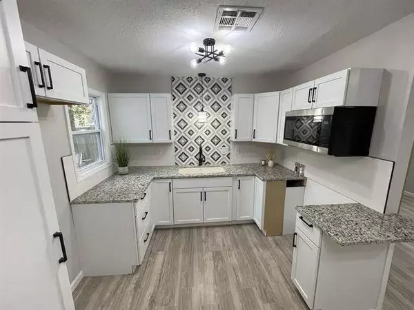 2050 S Grove St, Wichita, KS 67211