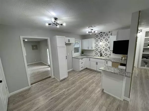 2050 S Grove St, Wichita, KS 67211