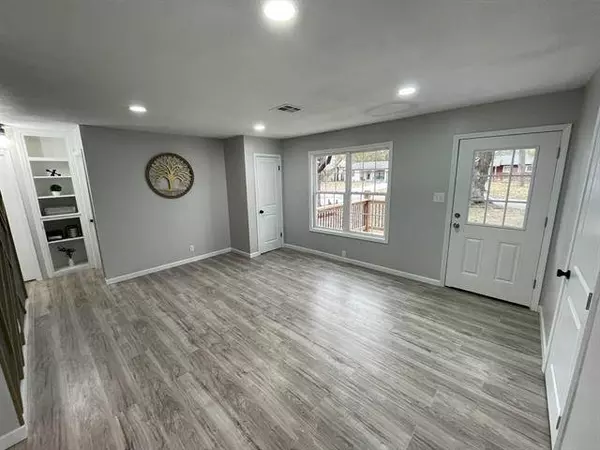 2050 S Grove St, Wichita, KS 67211