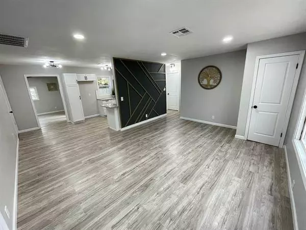 2050 S Grove St, Wichita, KS 67211