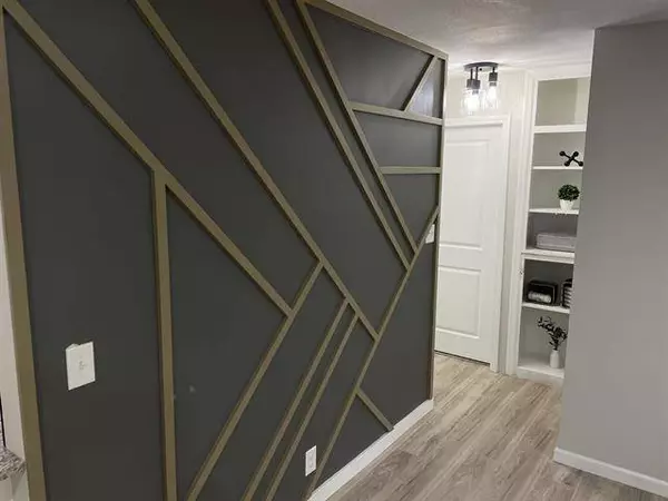 2050 S Grove St, Wichita, KS 67211