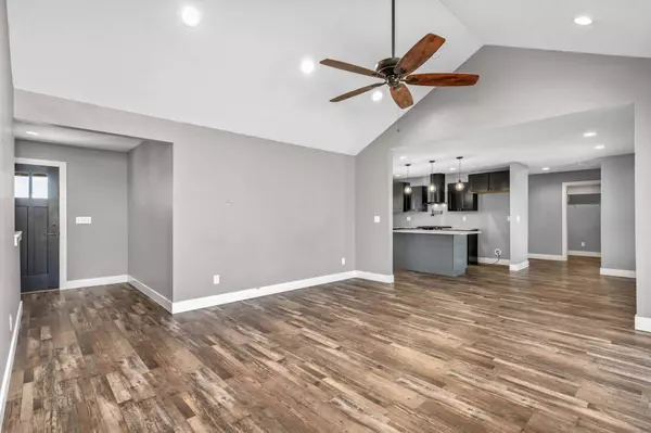 1101 N Washington St, Belle Plaine, KS 67013