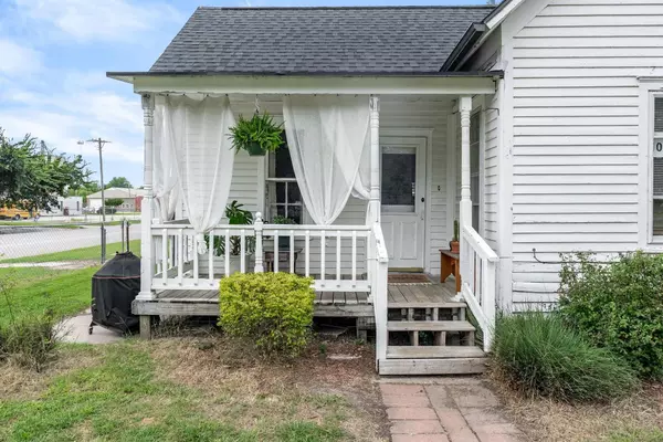 103 N Elm St, Whitewater, KS 67154