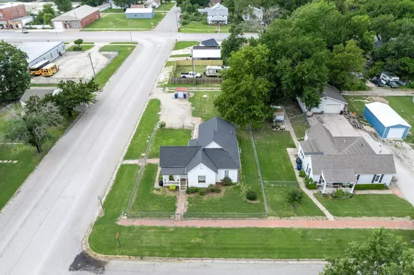 103 N Elm St, Whitewater, KS 67154