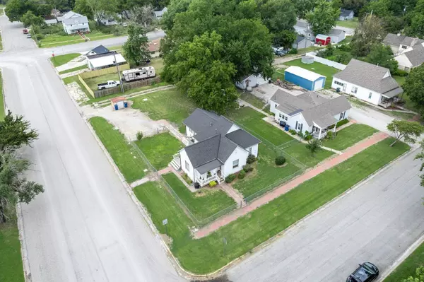 103 N Elm St, Whitewater, KS 67154