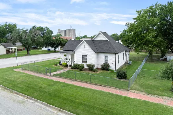 103 N Elm St, Whitewater, KS 67154