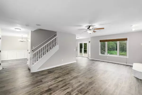 1911 N Pineview Dr, Andover, KS 67002