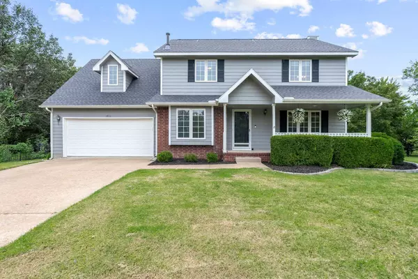 1911 N Pineview Dr, Andover, KS 67002