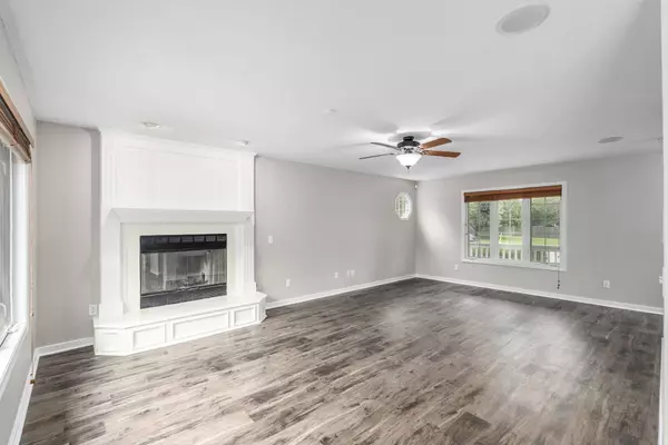 1911 N Pineview Dr, Andover, KS 67002