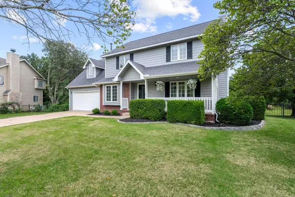 1911 N Pineview Dr, Andover, KS 67002