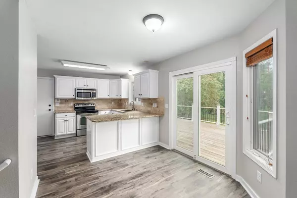 1911 N Pineview Dr, Andover, KS 67002