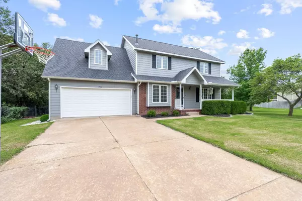 1911 N Pineview Dr, Andover, KS 67002