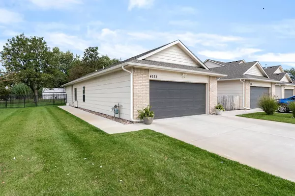 4532 N Sandplum St, Wichita, KS 67205